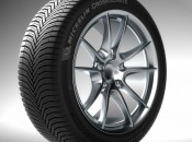 Представяме Ви гумата MICHELIN CrossClimate с революционни работни характеристики, които осигуряват Вашата безопасност при всякакви метеорологични условия. 